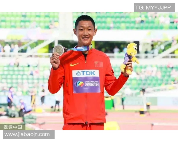 专访黄军：深入探讨足球成功背后的秘密与经验分享